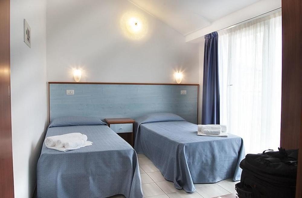 Hotel Brienz ベラーリア・イジェア・マリーナ エクステリア 写真