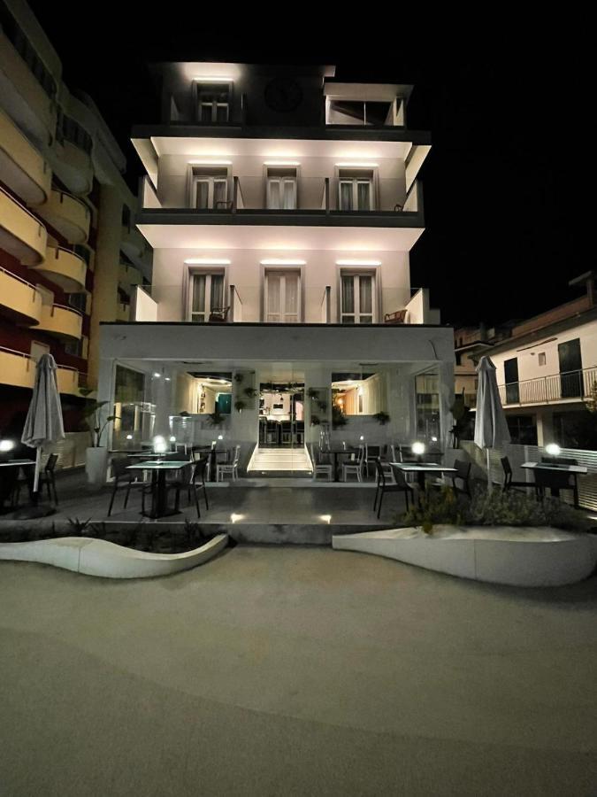 Hotel Brienz ベラーリア・イジェア・マリーナ エクステリア 写真
