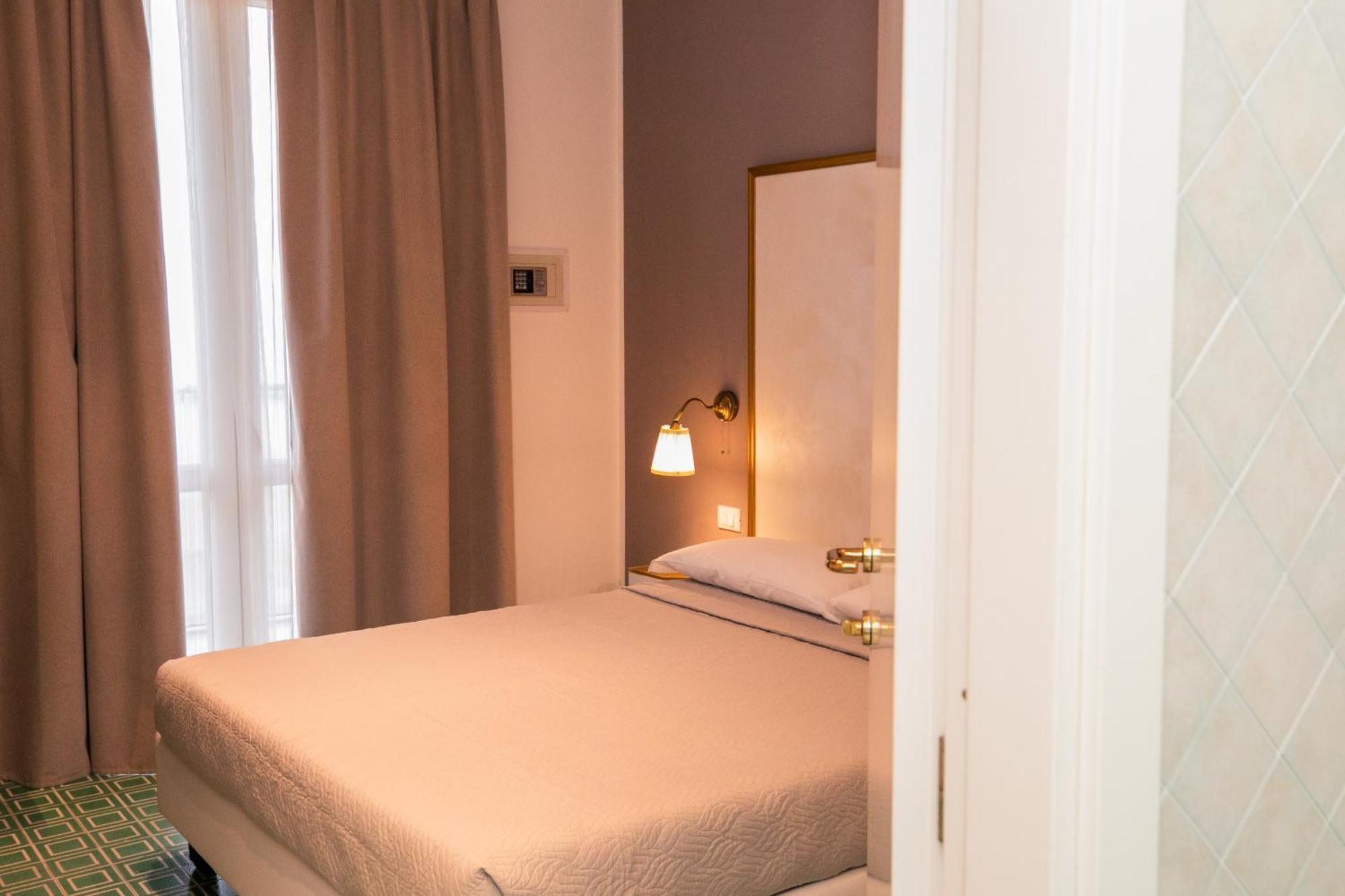Hotel Brienz ベラーリア・イジェア・マリーナ エクステリア 写真
